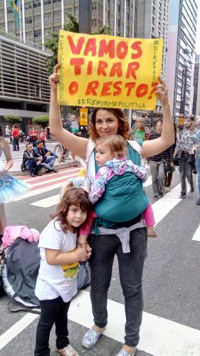 Família que protesta unida permanece unida